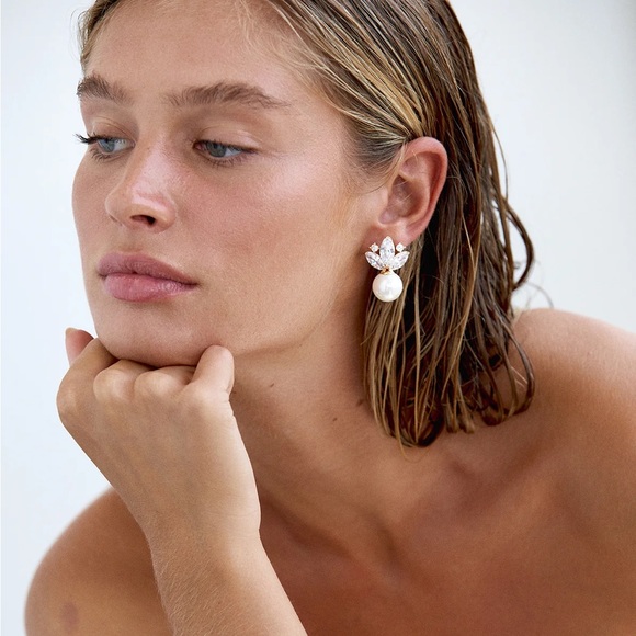 AMELIE GEORGE HARPER CONTEMPORARY BRIDAL EARRINGS WITH FLOATING PEARLS - GOLD - Picture 1 of 5